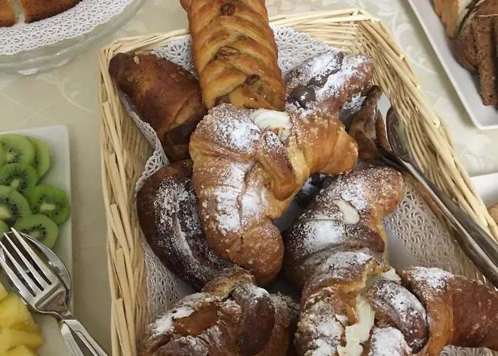 Martins De Luxe Aparthotel 4*